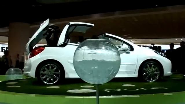 Peugeot 207 e-pure - Mondial Paris 2006 смотреть онлайн