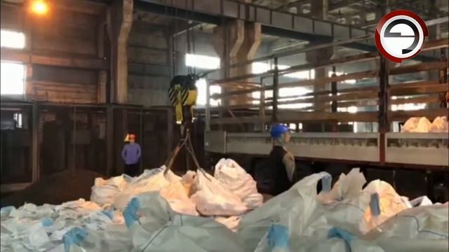 Процесс погрузки биг-бегов с шарами в автотранспорт смотреть онлайн