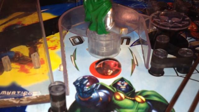 Zizzle Marvel Heroes vs Villains Pinball смотреть онлайн