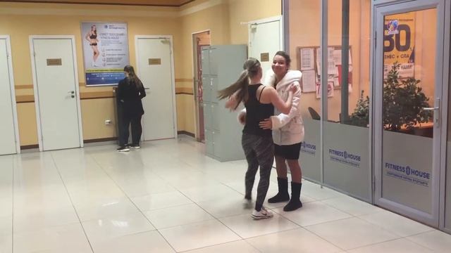 Знакомство с новыми людьми в зале ^^ смотреть онлайн