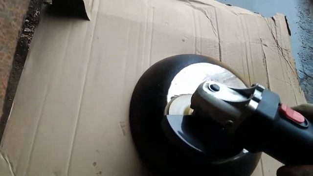 Чистка алюминиевой сковороды болгаркой и лепестковым наждачным кругом смотреть онлайн