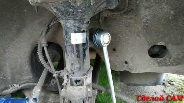 Сильный стук возле правого переднего колеса.Strong knocking near the front wheel смотреть онлайн