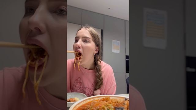 3 странные корейские фразы #жизньвкорее #катякорея #кореявлог #жизньзаграницей #mukbang смотреть онлайн