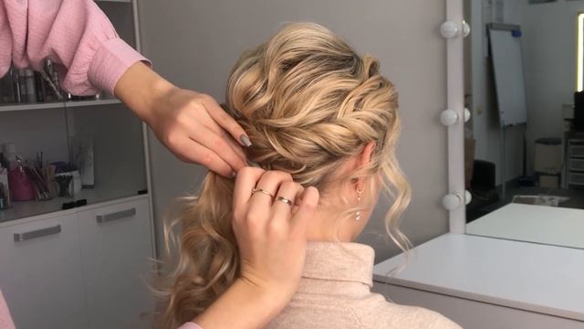 Простые способы НИЗКОГО пучка из мальвинки | Прически на среднюю длину волос смотреть онлайн