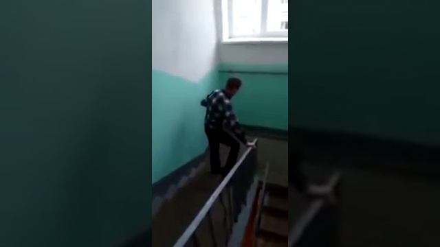 Алкаш трясётся