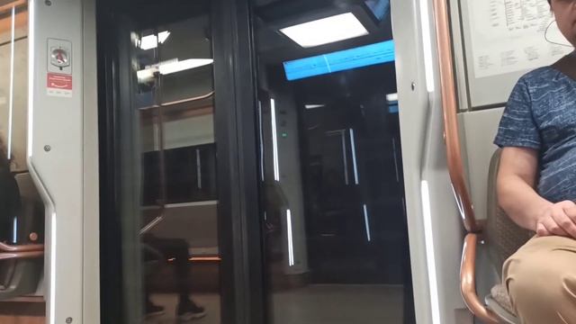 Поездка по Кольцевой линии Московского метрополитена смотреть онлайн