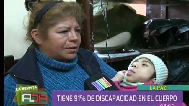 Madre pide ayuda para su hija de 17 años que parece un bebé смотреть онлайн