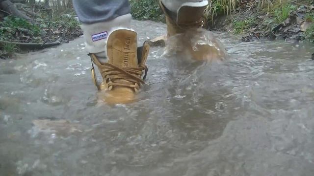 UGG and PANAMA JACK in the pond - 00004 смотреть онлайн