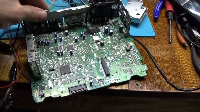 ?⚡Замкнули желтый провод на корпус магнитолы Kenwood KDC-6051U. Диагностика и последствия. смотреть онлайн