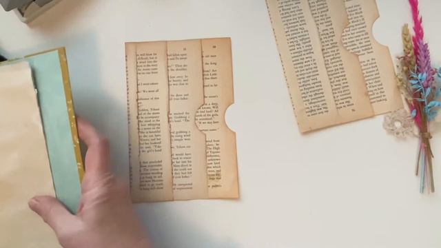 Tutorial - Triple Pocket Page Spread using Book Page with adding a tuck spot or not. смотреть онлайн