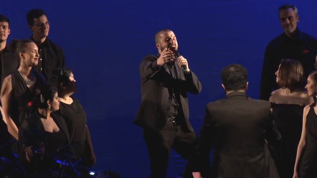 Lá Fora - O Corcunda de Notre Dame - No Mundo Encantado смотреть онлайн