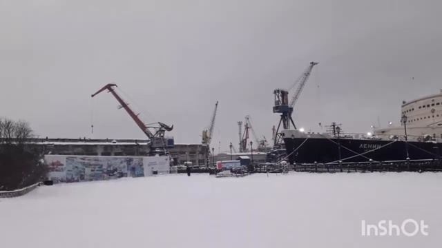 В Мурманске 150 метровый градусник на трубе//прогулка по морскому порту//Саше показываю судна смотреть онлайн