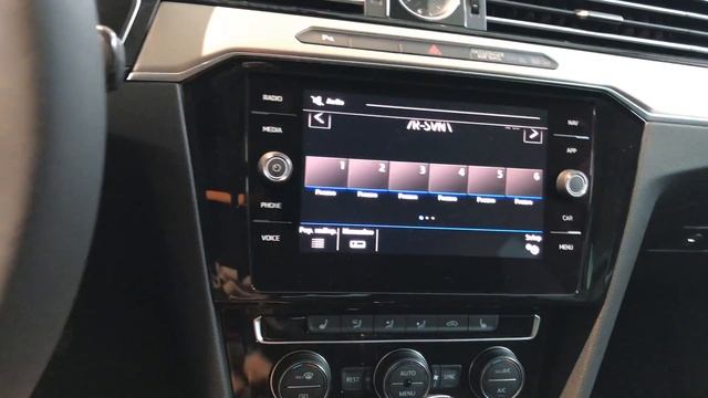 Volkswagen Passat 2017 with R Line package in 4K смотреть онлайн