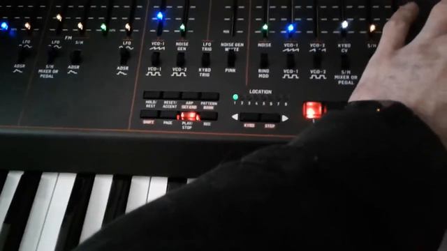 Moog Micromoog , Behringer Odyssey Duet . смотреть онлайн