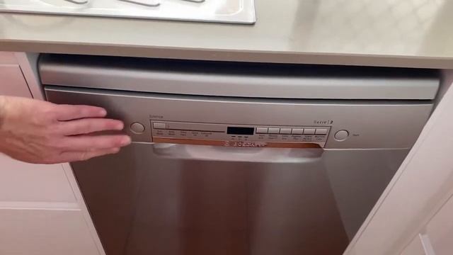 Concierge Member David Reviews the Bosch 60cm Freestanding Dishwasher | The Good Guys смотреть онлайн