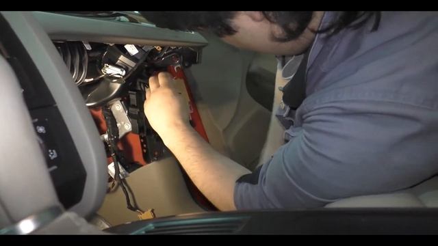 Установка штатного видеорегистратора в автомобиль AUDI. Подключение регистратора и задней камеры. смотреть онлайн