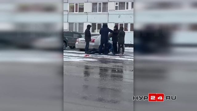 В Новом Уренгое на Ленинградском проспекте обнаружен труп мужчины смотреть онлайн