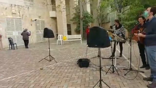 "Лучше нету того цвету" (иврит) дуэт "Администрация" и Яник Гарбузенко смотреть онлайн