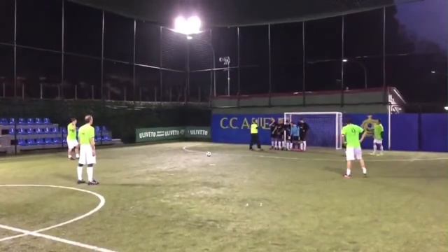 Хитрый штрафной в исполнении Тотти - HD смотреть онлайн