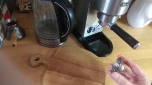 Чистка сита рожковой кофеварки.