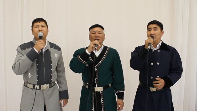 С днем песни в РС(Я) Трио Николай Уваров, Гаврил Толбонов и Дьулустан Толстяков смотреть онлайн