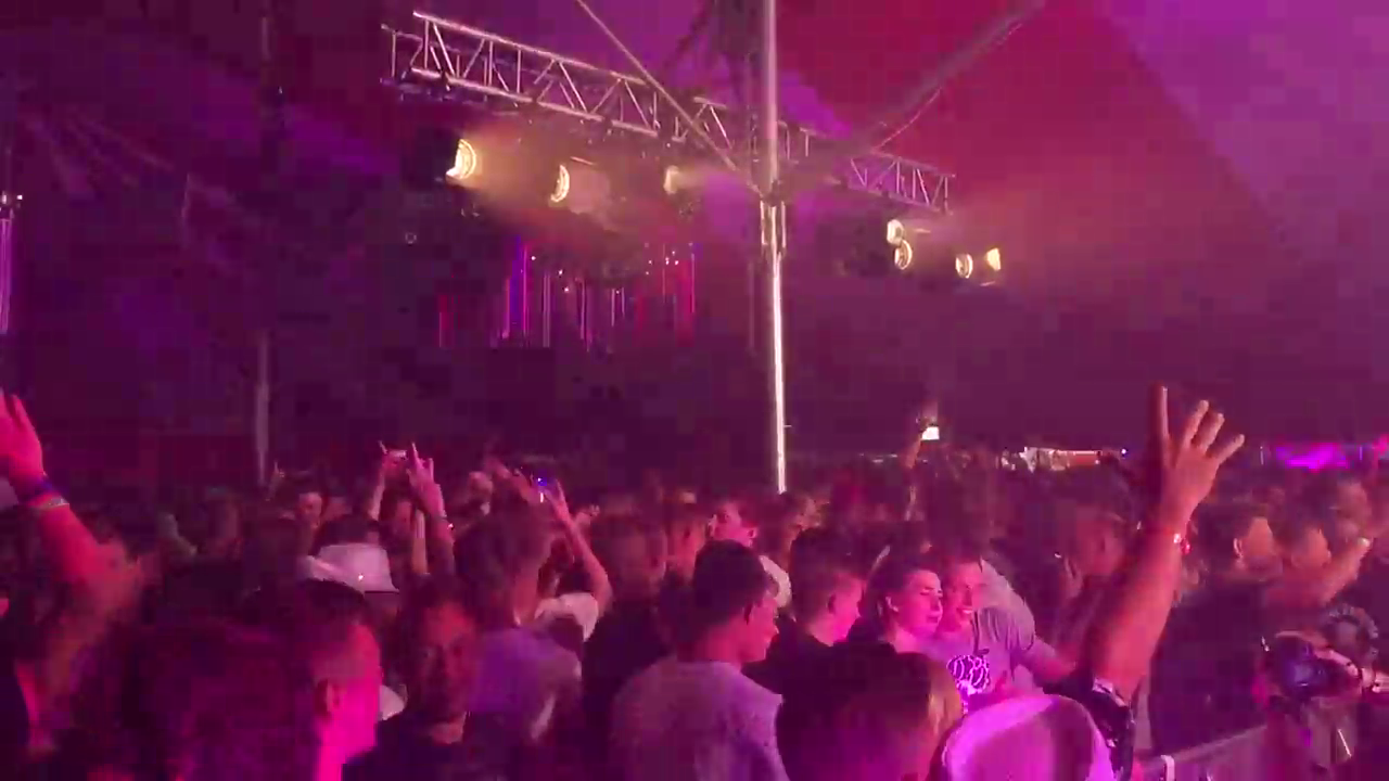 Klubbheads X DJ Boozy - Live @ WoozyDicky Woodstock Popfestival - 05.08.2017 смотреть онлайн