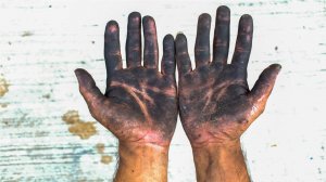 Как отмыть руки от машинного масла