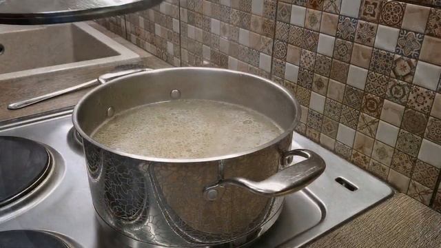 Гороховый суп с копчёными свиными ушами | Целый горох и копчёности смотреть онлайн