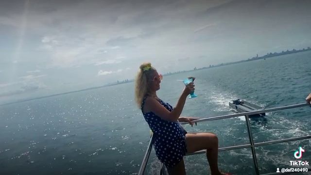 море