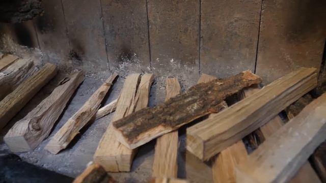 겉바속촉 끝판왕! 줄서서 먹는 능이버섯 장작구이 통닭, 자가제면 메밀 막국수 / oak firewood roasting chicken / korean street food смотреть онлайн