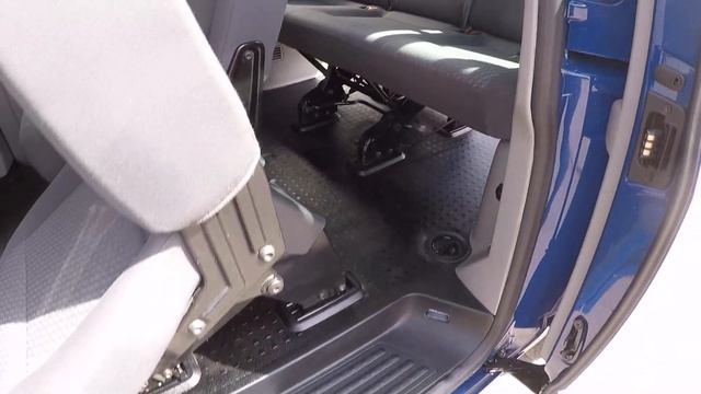 Volkswagen TRANSPORTER T30 140 TDI SHUTTLE SWB *9 SEATER* смотреть онлайн