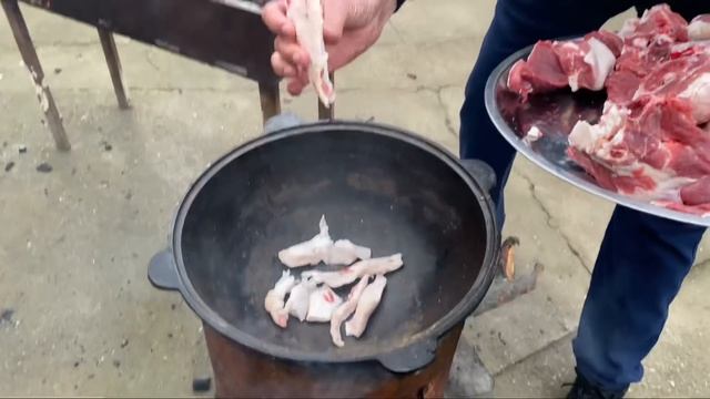 ХАСБУЛЛА и АХМЕД в гостях у ЛЮБИТЕЛЯ ЖАРЕНОГО. БАРАНИНА В ДУХОВКЕ, В АФГАНСКОМ И УЗБЕКСКОМ КАЗАНЕ!! смотреть онлайн