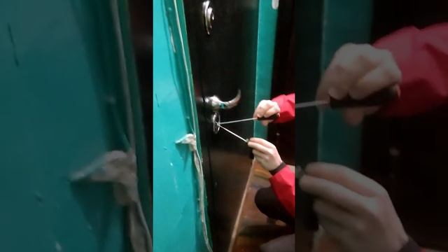 Вскрытие замков двери квартиры смотреть онлайн