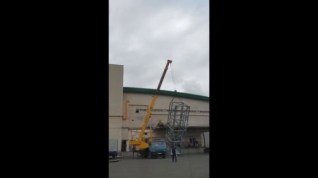 Выгрузка и установка шахты грузового лифта смотреть онлайн