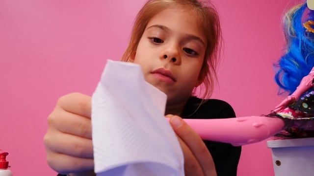 Видео для девочек - Гулиопа Джеллингтон делает педикюр. смотреть онлайн