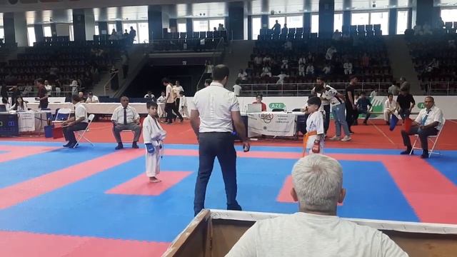 МОЙ БРАТ НА СОРЕВНОВАНИЯХ #karatewkf#kumite #kumite #karate #wkf 8-9 лет каратэ смотреть онлайн
