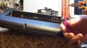 Как вытянуть сломанный штекер RCA из телевизора.