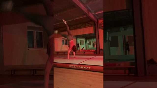 Повторюй ☺️#gymmotivation #gymnasts #stretching #odesalive смотреть онлайн