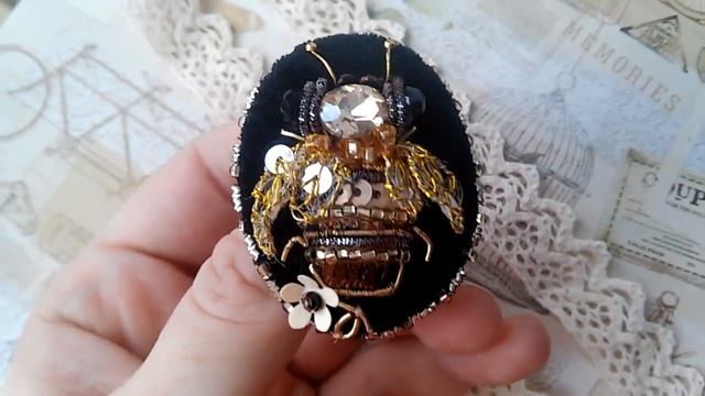 Брошь шмель на бархатной основе. смотреть онлайн