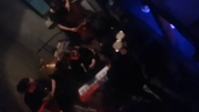 Электродрожь II. Юлия Накарякова и гуру лоу-фая (настройка звука) смотреть онлайн