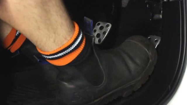 Pumping gas pedal with work boots on смотреть онлайн