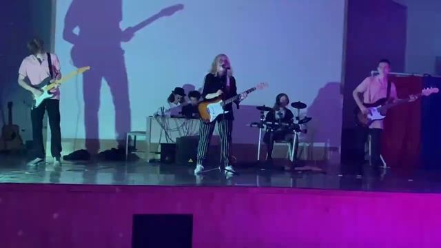 Рок смена, песня группы Мураками Нулевой километр исполняет Арина Ажермачева ( 14 лет) Казань