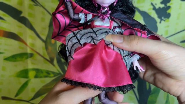 Wonky Bangs?? |🎀💀MONSTER HIGH💀🎀| Haunt Couture Draculaura Unboxing, Review & Comparison! 🦇 смотреть онлайн