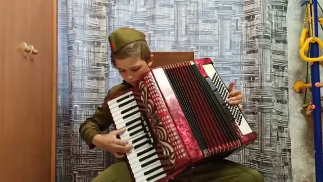 «Синий платочек» (музыка Ежи Петерсбурский). Исполняет Данил Лысенко (преподаватель О. Е. Шуклинова смотреть онлайн