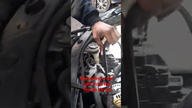 Toyota Venza removing the fan belt смотреть онлайн