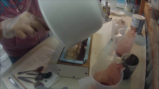 A fantastic Red swirl on the side, Neroil and Gardenia смотреть онлайн