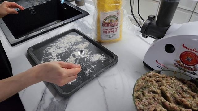 Готовим пельмени из курицы и свинины смотреть онлайн