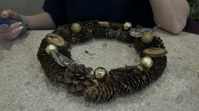 ❄️Новогодний / рождественский венок из шишек ❄️ DIY смотреть онлайн