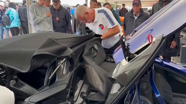 Porsche 718 Spyder RS - 2 min roof install смотреть онлайн