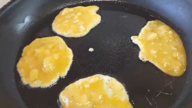 Вкусняшки #5 Проверка лайфхака! Крутые панкейки из банана и яйца :-) смотреть онлайн